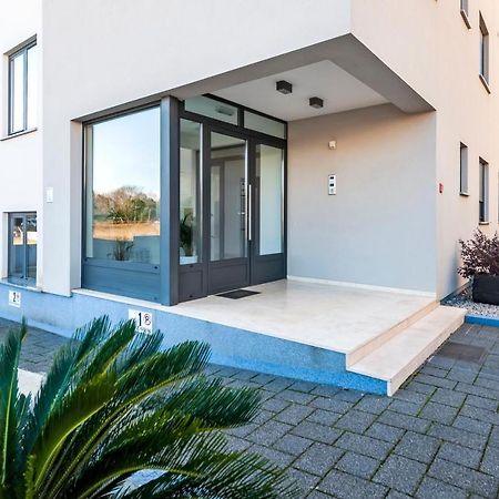 Sunny Day - Apartment With Parking Rovinj Exteriör bild