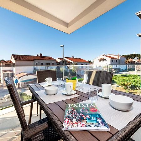 Sunny Day - Apartment With Parking Rovinj Exteriör bild