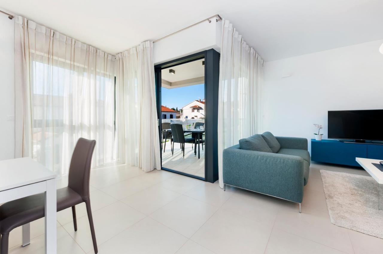 Sunny Day - Apartment With Parking Rovinj Exteriör bild
