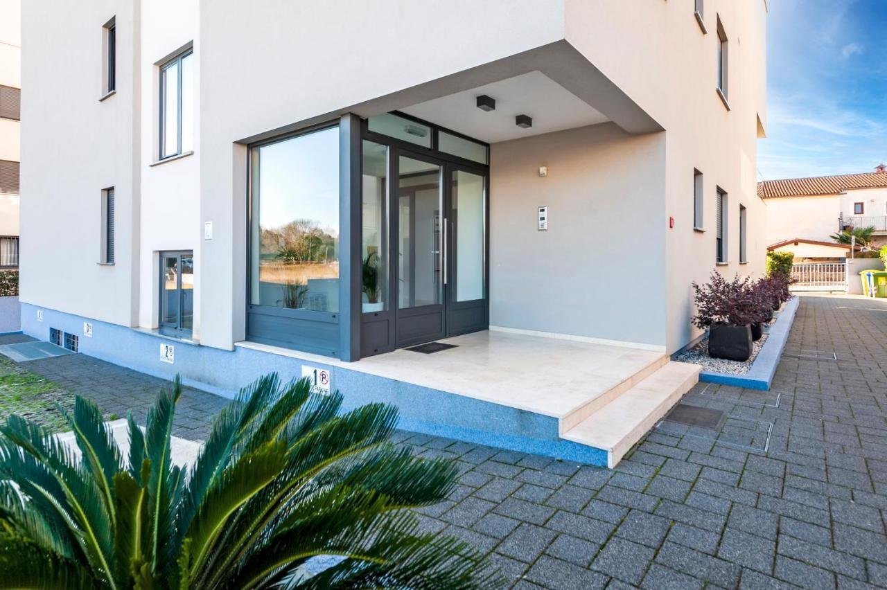 Sunny Day - Apartment With Parking Rovinj Exteriör bild