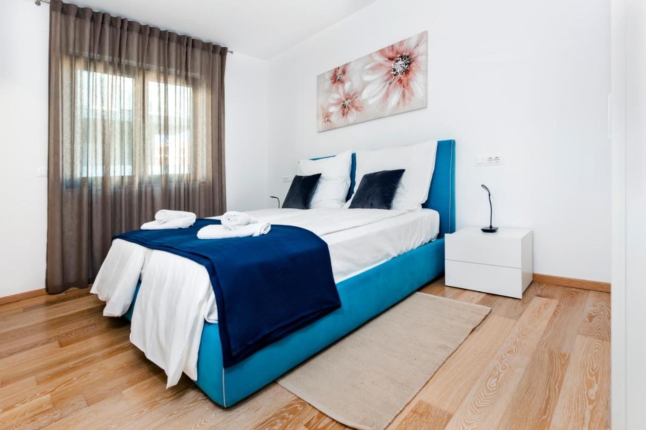 Sunny Day - Apartment With Parking Rovinj Exteriör bild