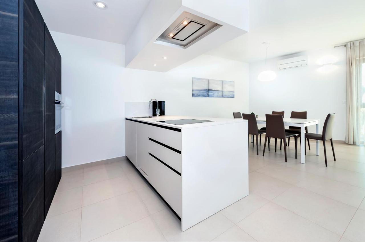 Sunny Day - Apartment With Parking Rovinj Exteriör bild