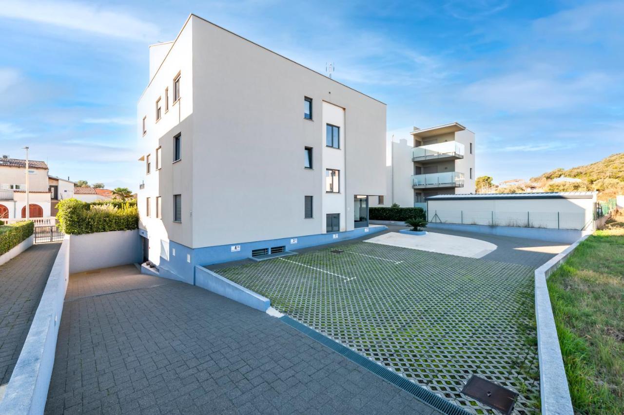 Sunny Day - Apartment With Parking Rovinj Exteriör bild