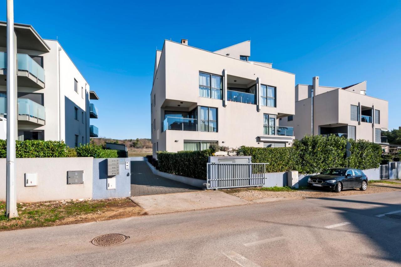 Sunny Day - Apartment With Parking Rovinj Exteriör bild
