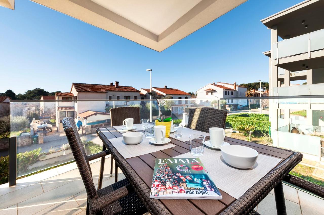 Sunny Day - Apartment With Parking Rovinj Exteriör bild