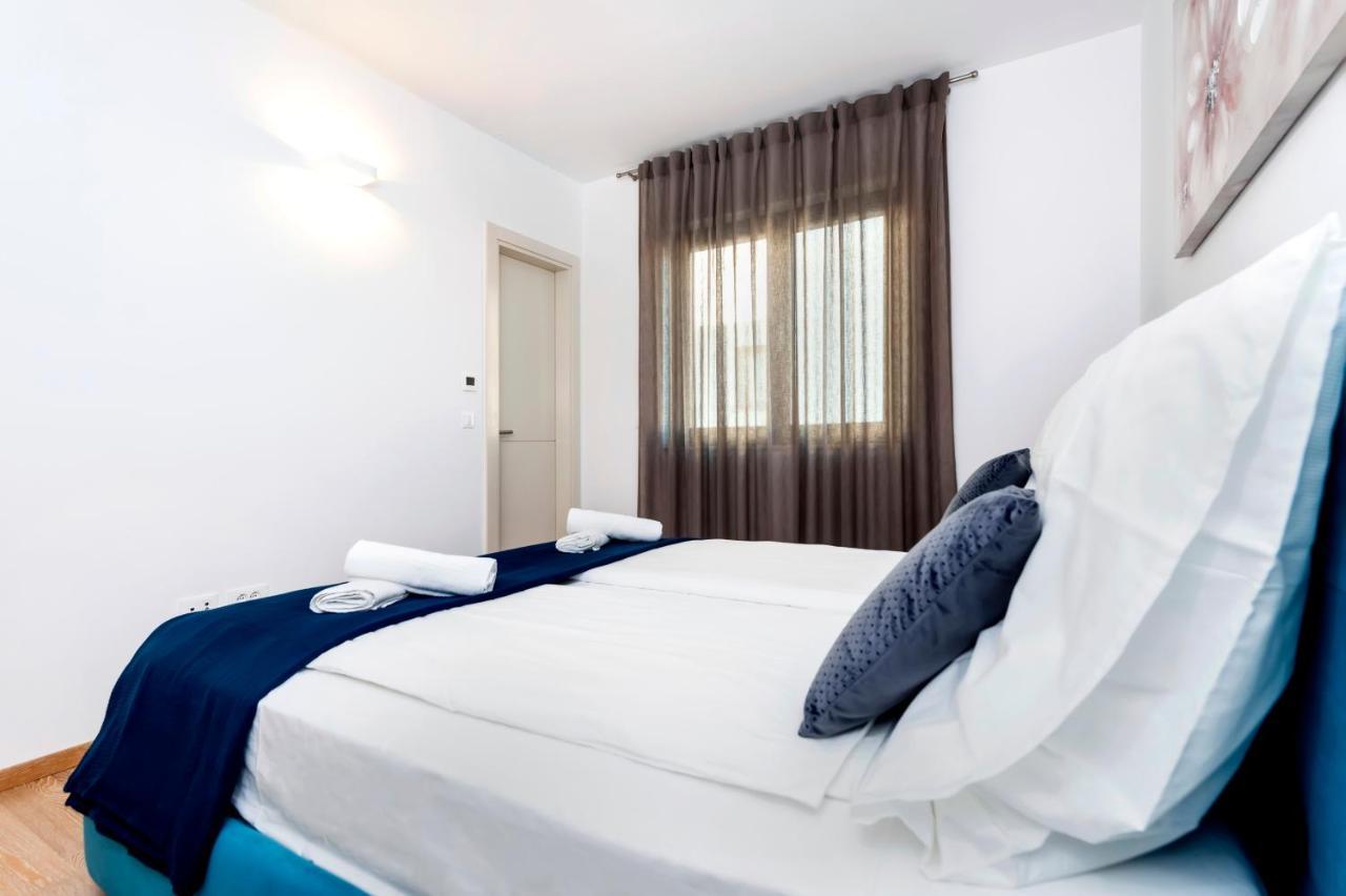 Sunny Day - Apartment With Parking Rovinj Exteriör bild