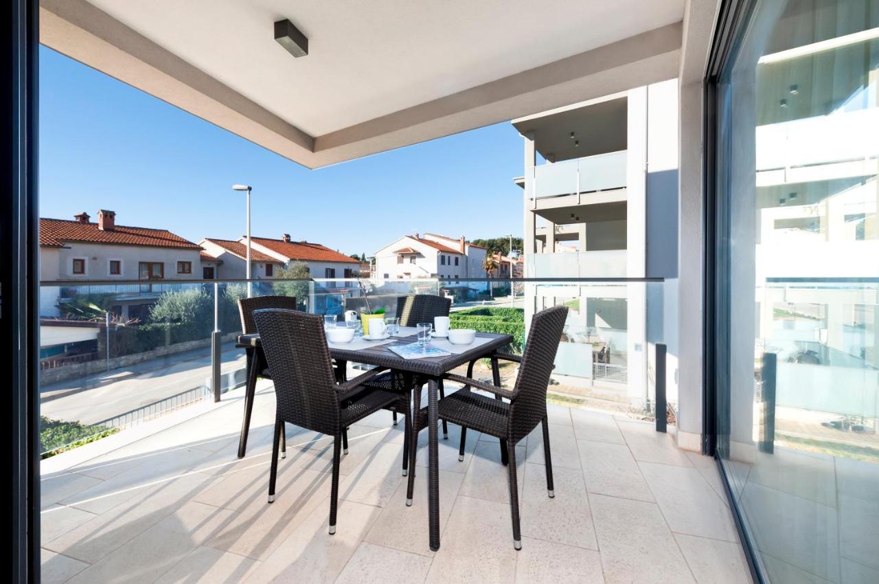 Sunny Day - Apartment With Parking Rovinj Exteriör bild