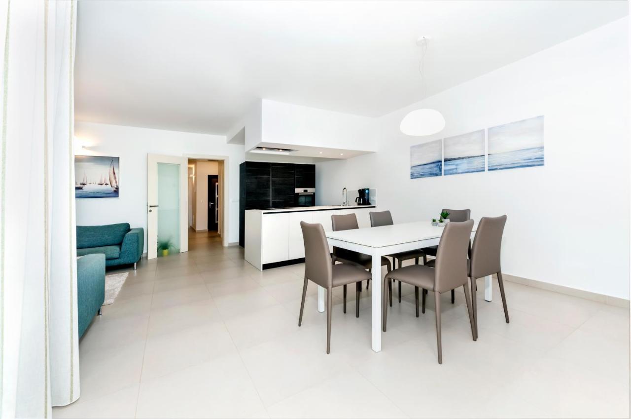 Sunny Day - Apartment With Parking Rovinj Exteriör bild