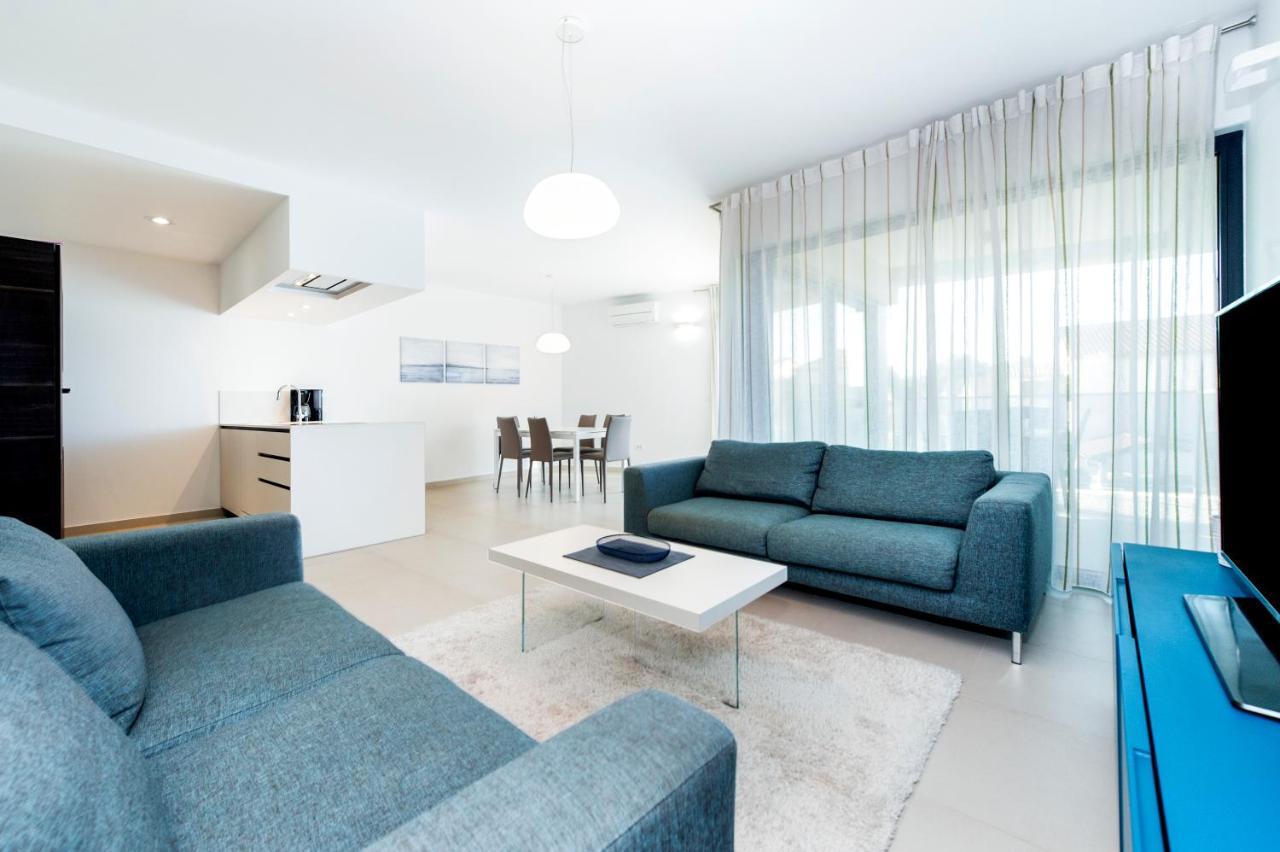 Sunny Day - Apartment With Parking Rovinj Exteriör bild